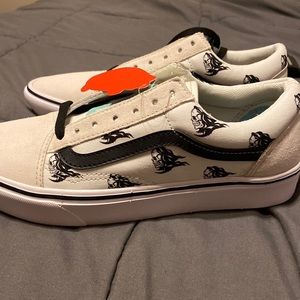 Comfy Cush vans with skulls